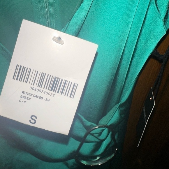 Satin Green Mini Dress Party Event - Picture 4 of 7